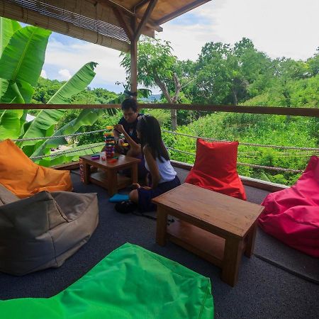 Dorme Tree Hostel Labuan Bajo Buitenkant foto