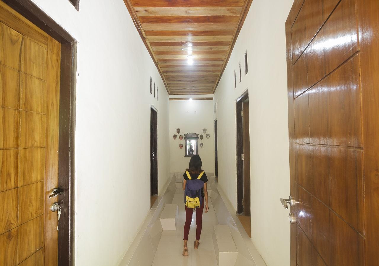 Dorme Tree Hostel Labuan Bajo Buitenkant foto