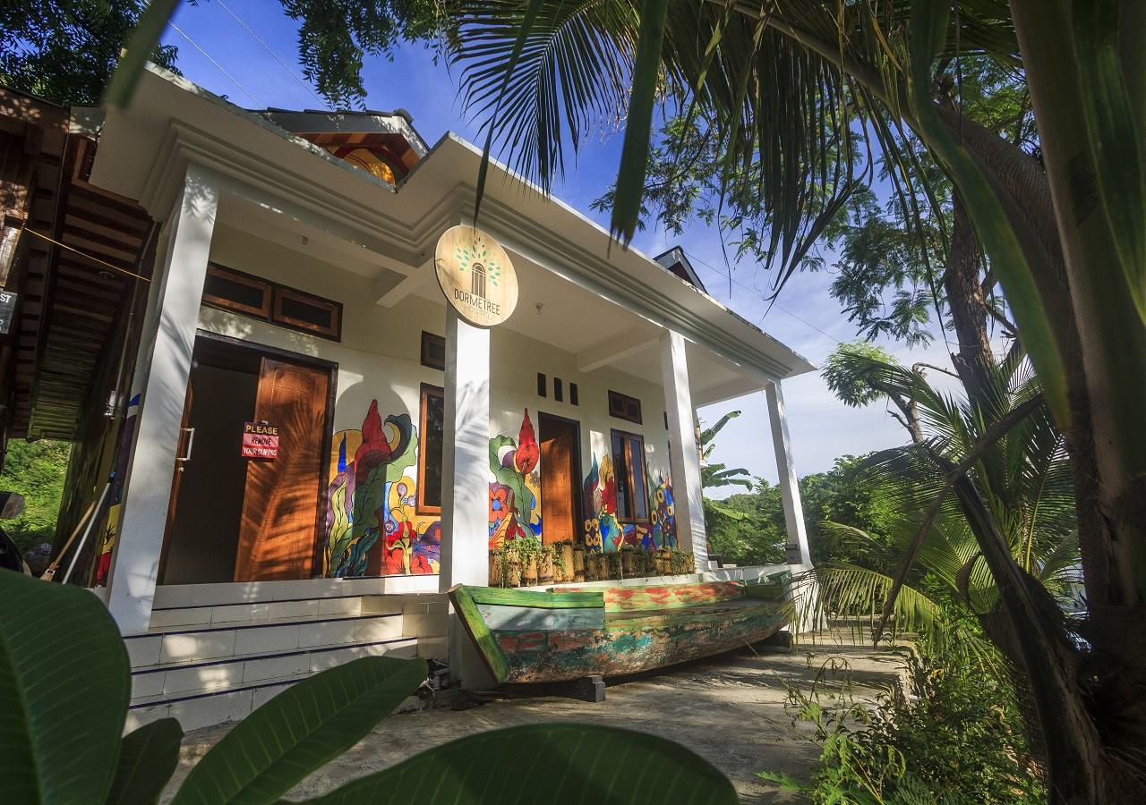Dorme Tree Hostel Labuan Bajo Buitenkant foto