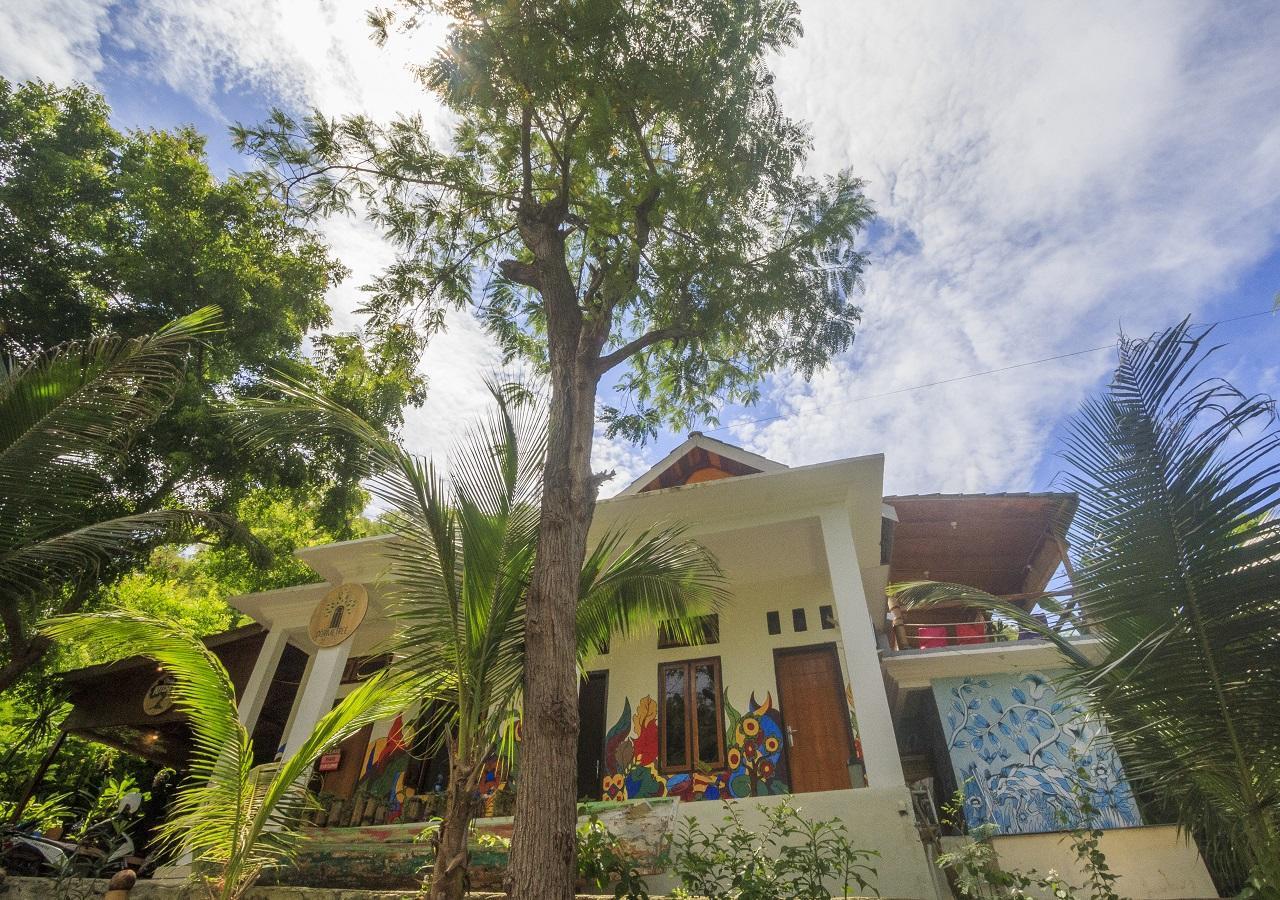 Dorme Tree Hostel Labuan Bajo Buitenkant foto